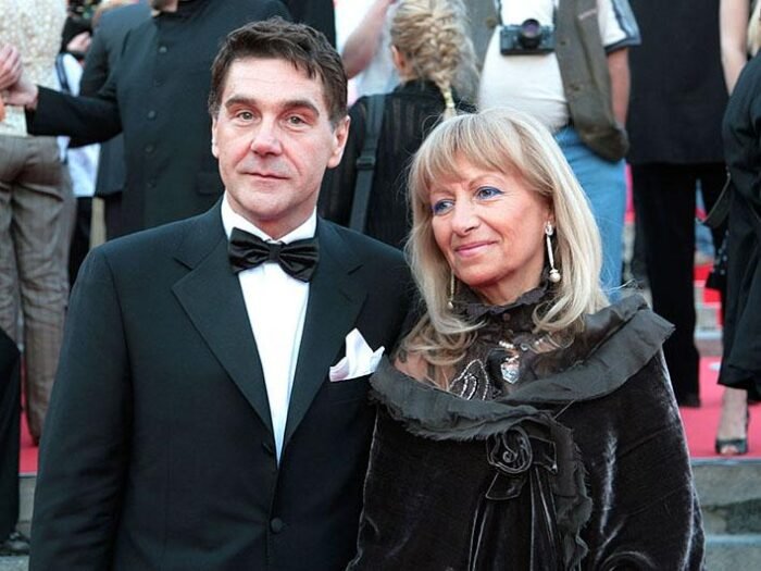 «Ему — 65, ей — 83. Но посмотри, как они смотрят друг на друга спустя 41 год любви!»